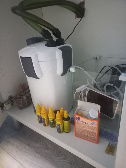 Sprzedam akwarium z rybkami 180l