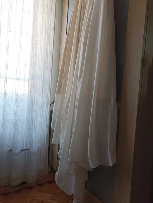 Vestido de noiva. Impecável. Cor branco pérola.