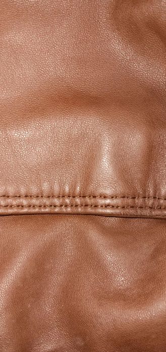 Casaca de pele genuína castanha com bolsos