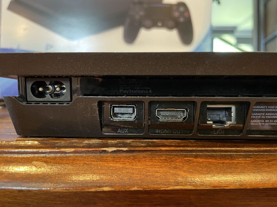 Sony PlayStation 4 PS4 500GB CUH-2016A komplet