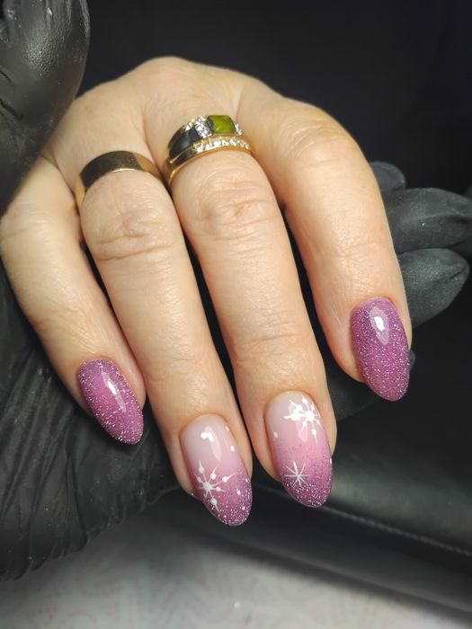 Манікюр, педикюр, нарощення