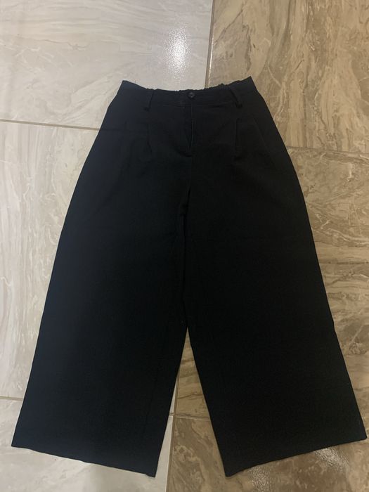 Штани чорного кольору