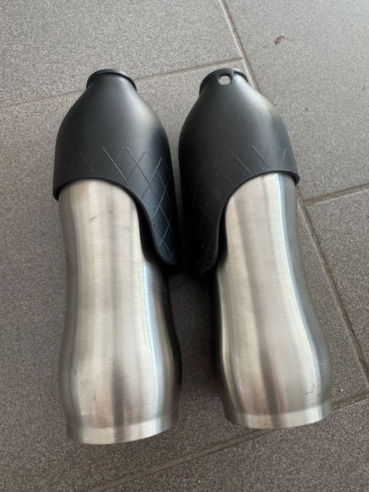 Butelki na wodę lub karmę dla psa