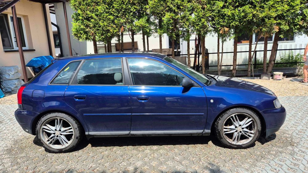Audi A3 -- 1.8 -- 1999 (Pięciodrzwiowy)
