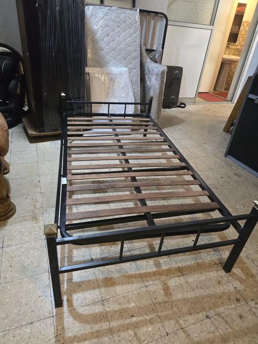 Cama de ferro solteiro