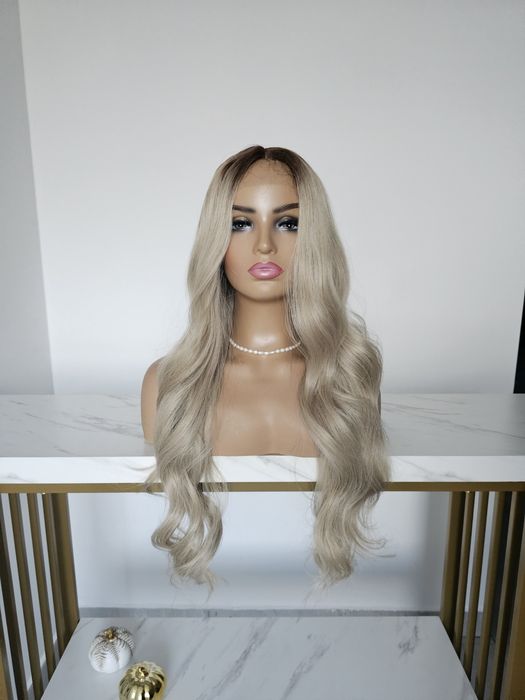 Długa peruka premium Kate fale lacefront naturalny efelt