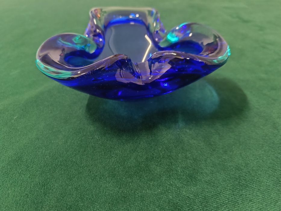 Piękna popielniczka z grubego szkła somersso  lata 70 kobalt