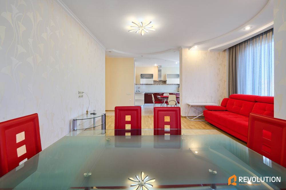 Без%, 3 кімн квартира вул. Дмитрівська 82, центр , метро, Лукʼянівська