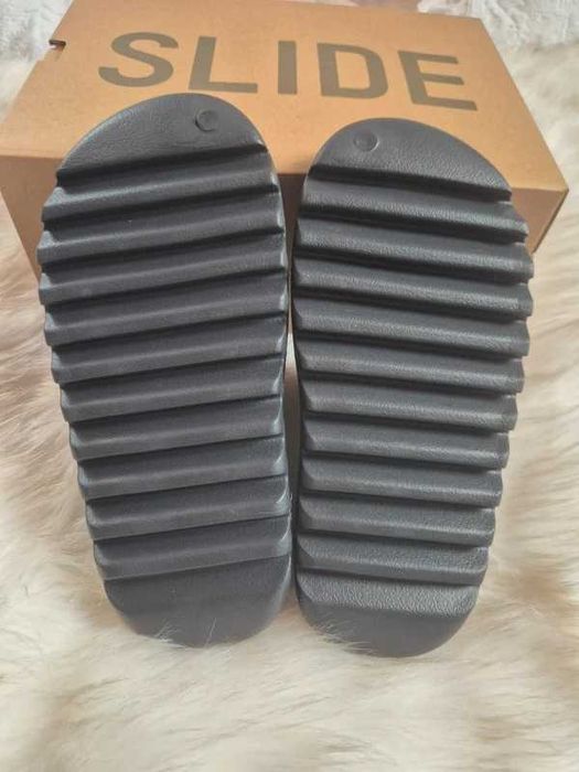 adidas Yeezy Slide .39