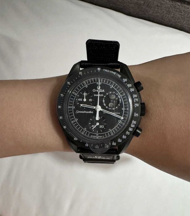 Swatch xOmega Bioceramic Moonswatch Mission To Moonphase Snoopy
Black