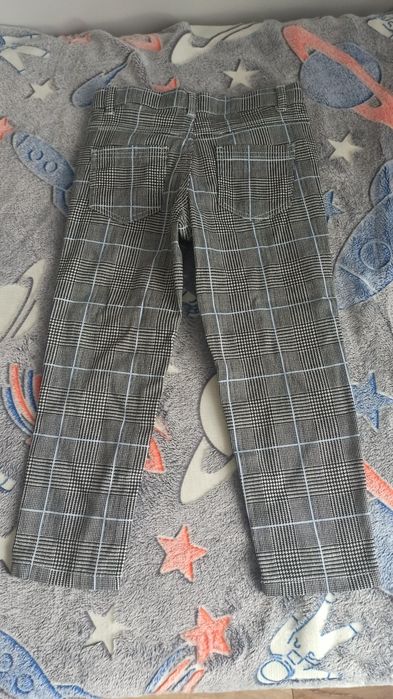 Spodnie chłopięce szare w kratę 116 roz