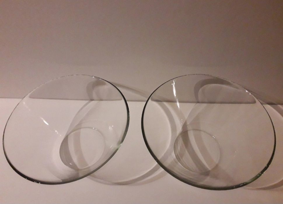 Two large glass goblets435433046740183047