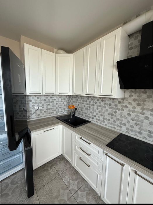 Продам кухню з технікою