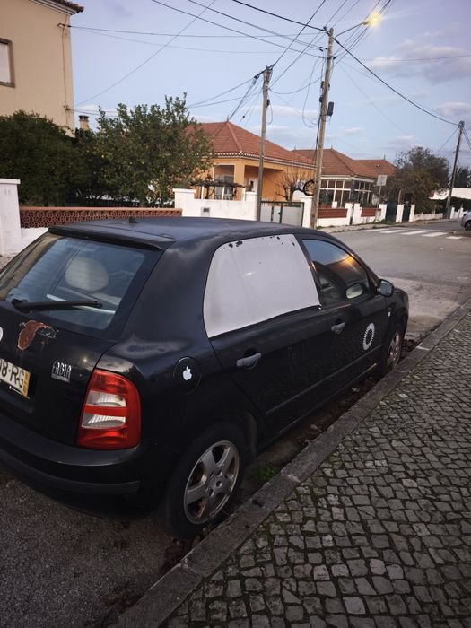 Skoda Fábia, com motor avariado