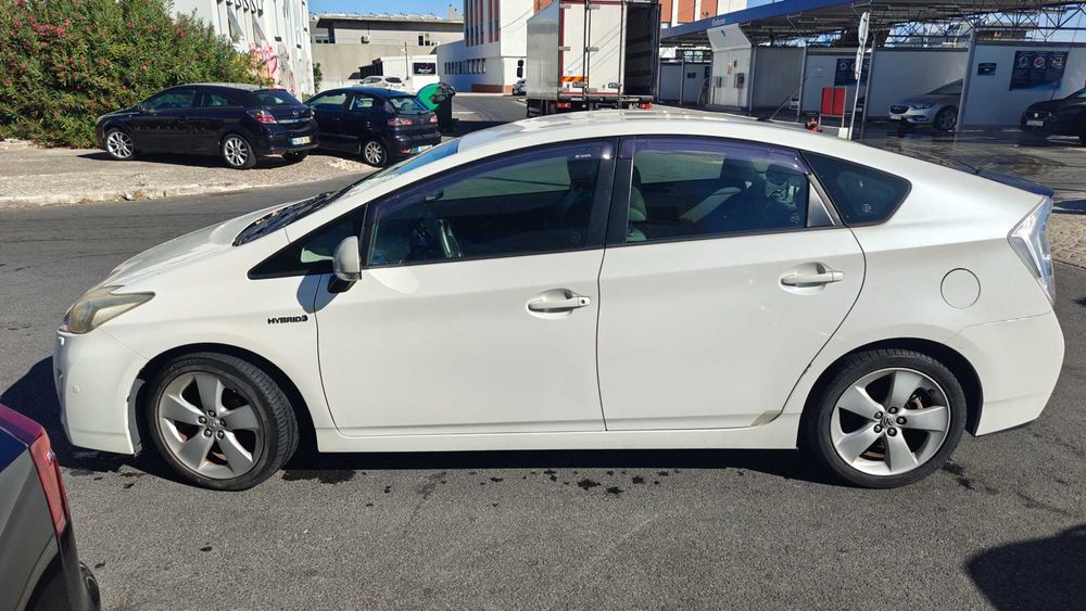 Toyota Prius 1.8 HSD Premium + GPS | 2010 | 200,000 km
