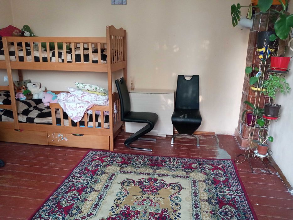Продаж 2 кім. квартири з мансардою у с. Зимна Вода
