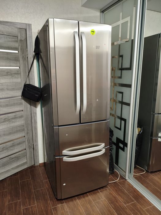 Холодильник Hotpoint Ariston
