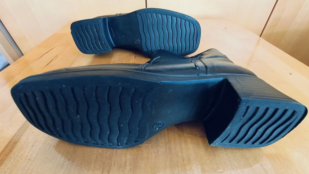 Czarne skórzane botki