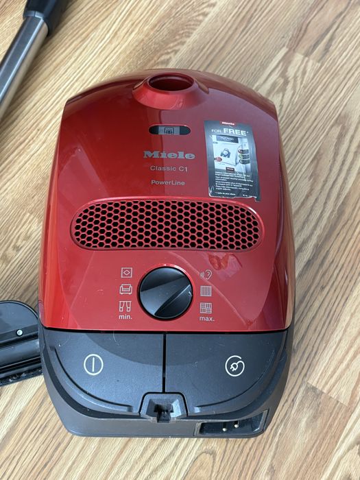 Пылесос Miele Classic C1 PowerLine
