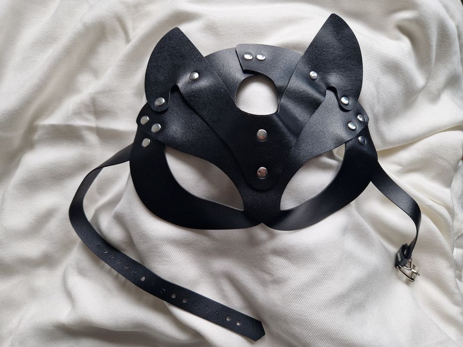 Maska kota skórzana