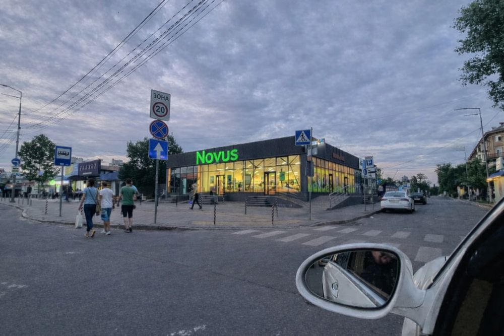 Продаж фасадної комерції поруч з метро. Осз. Фасад