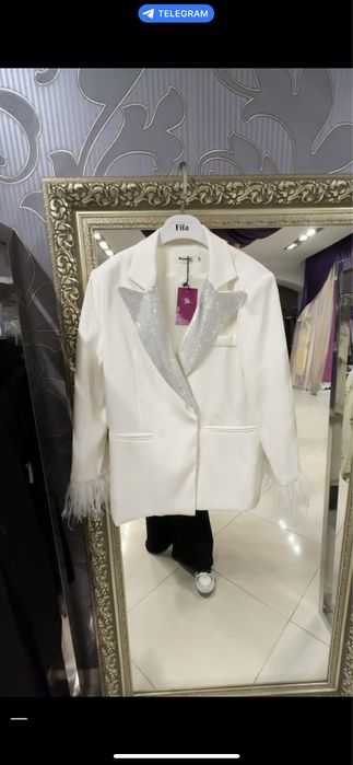 Пиджак белый нарядный