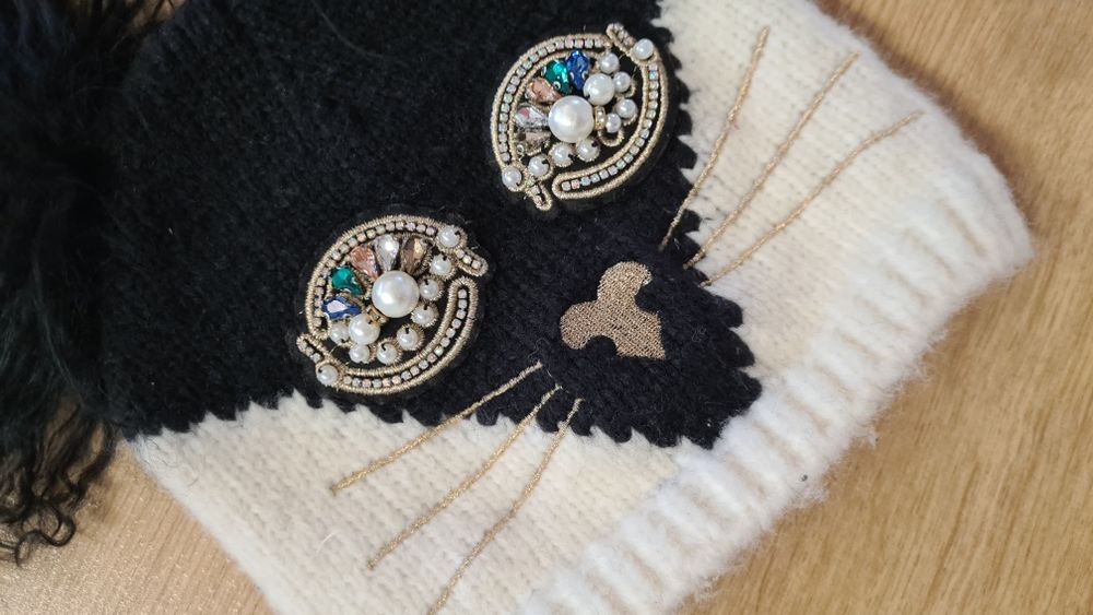 Czapka Kot Kotek. Uszy duże pompony. Wąsy. Oczy z cyrkonii kryształy.