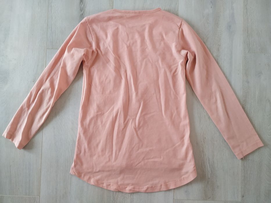 Łososiowa bluzka z cekinowym motylem rozm. 140