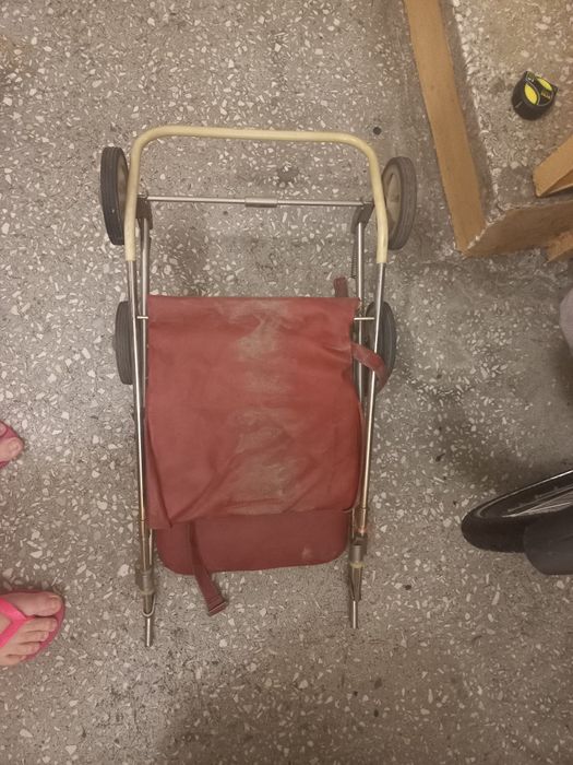 Stary wózek dla dziecka