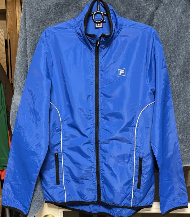 Дуже легка вітровка FILA нова оригінал М-ка