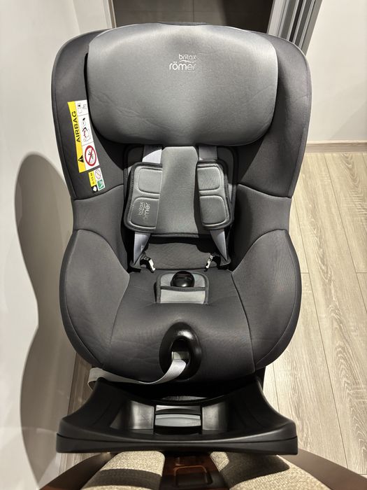 Fotelik obrotowy z baza- Britax Romer Dualfix M i Size Midnight grey