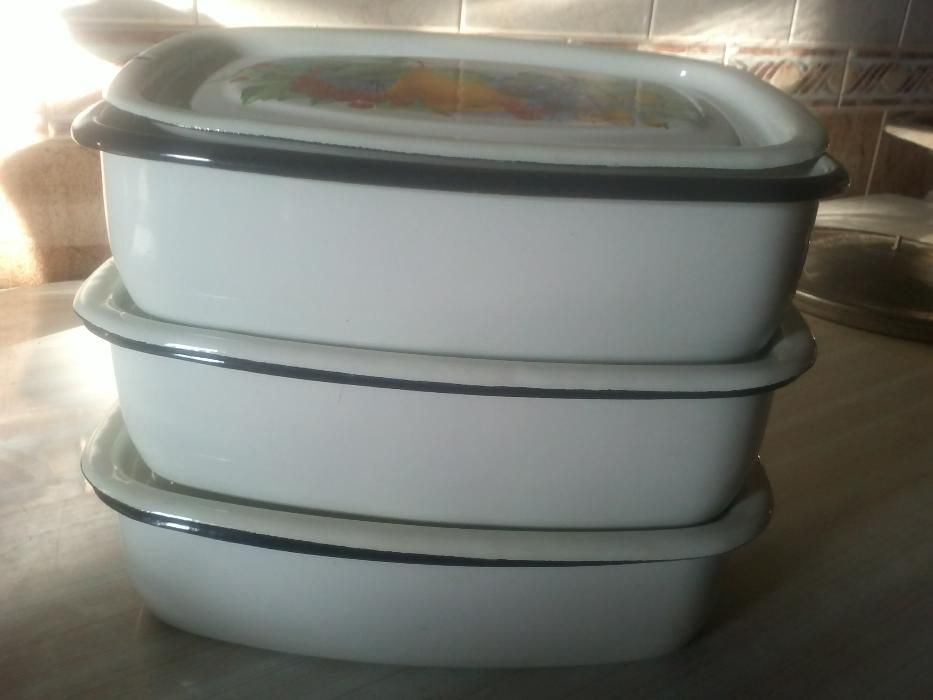 Продам металлические эмалированные лотки /судки новые