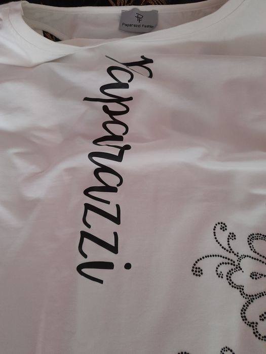 Taniej Sukienka Paparazzi z dłuższym bokiem i mega ozdobami