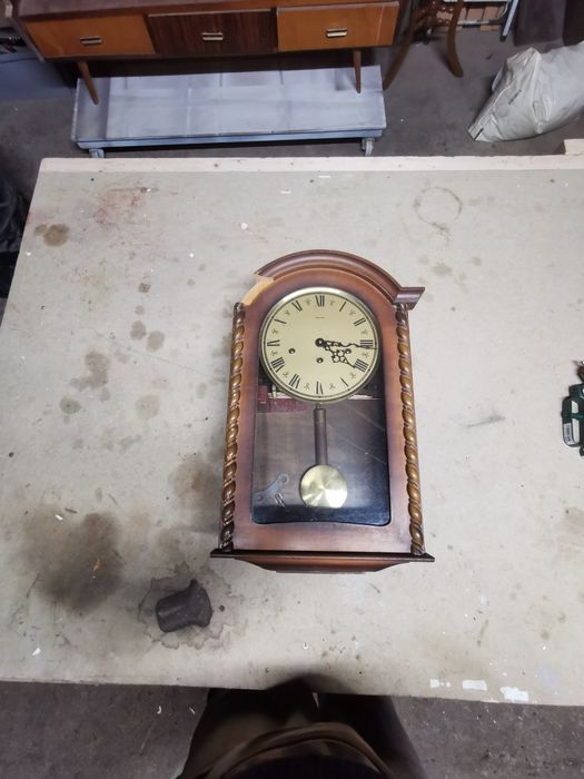 Relógio antigo de pêndulo