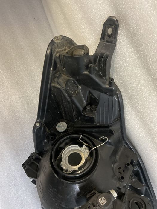 Lampa lewa  przedniaToyota Yaris lll