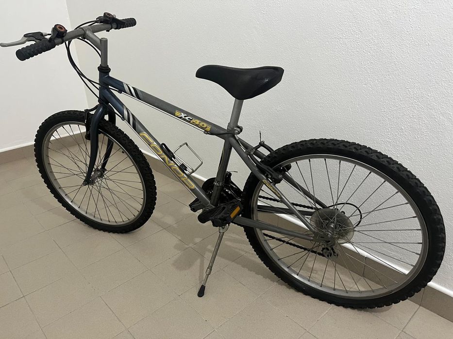 Bicicleta antiga usada