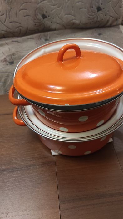 Кастрюли эмалированные 5 и 3л новые