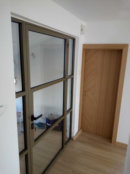 Usługa montażu drzwi i podłóg