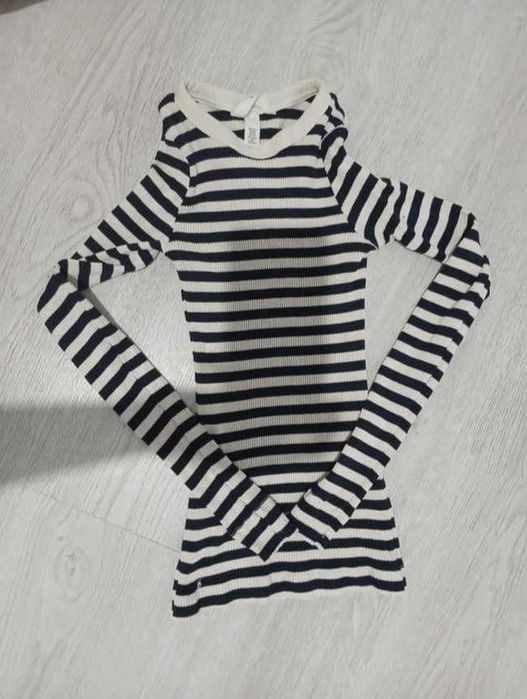 Лонслів в рубчик в темно сину полоску h&m xs