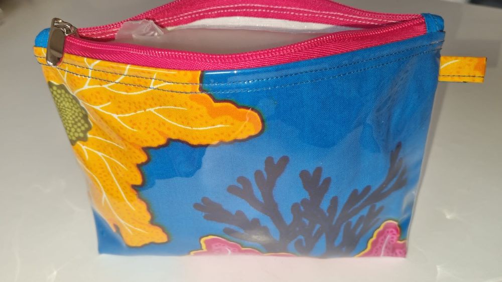 Necesserer Novas feitas a mao plastificada Entreg Alfragide e Benficas