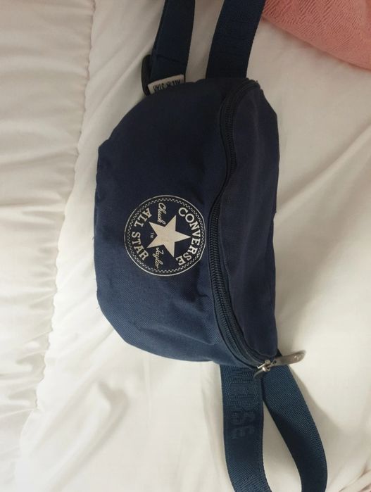 Fanny pack azul escura Converse