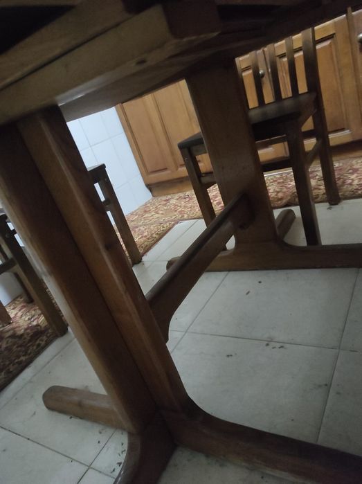Conjunto mesa + cadeiras em madeira