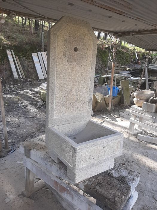 Fonte em granito 175