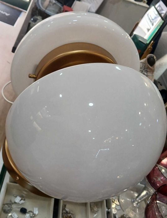 Vintage Cadeeiro Retro de Parede Globos brancos Impecavel