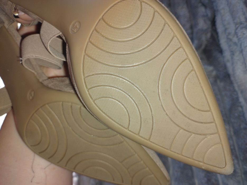 Zamszowe Sandały na słupku 41