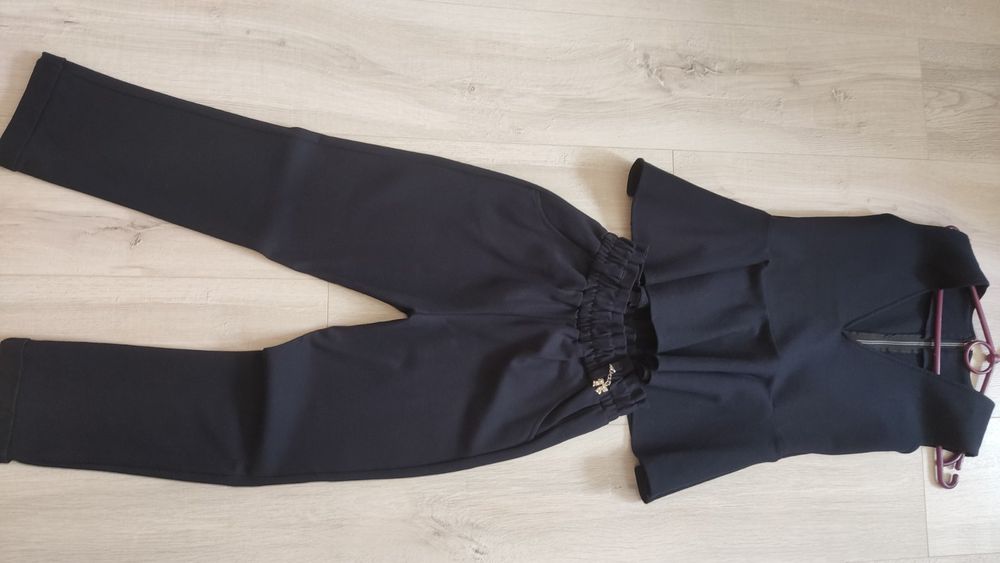 Костюм шкільний для дівчинки.