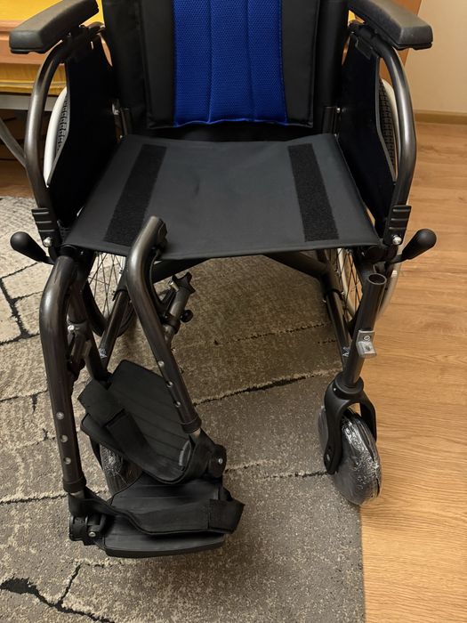 Wozek inwalidzki  lekki 2 lata gwarancji