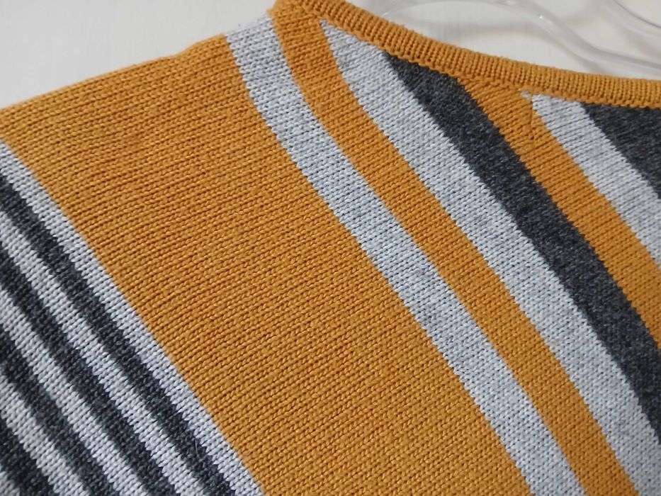 Sweter damski ww kolorowy wzór