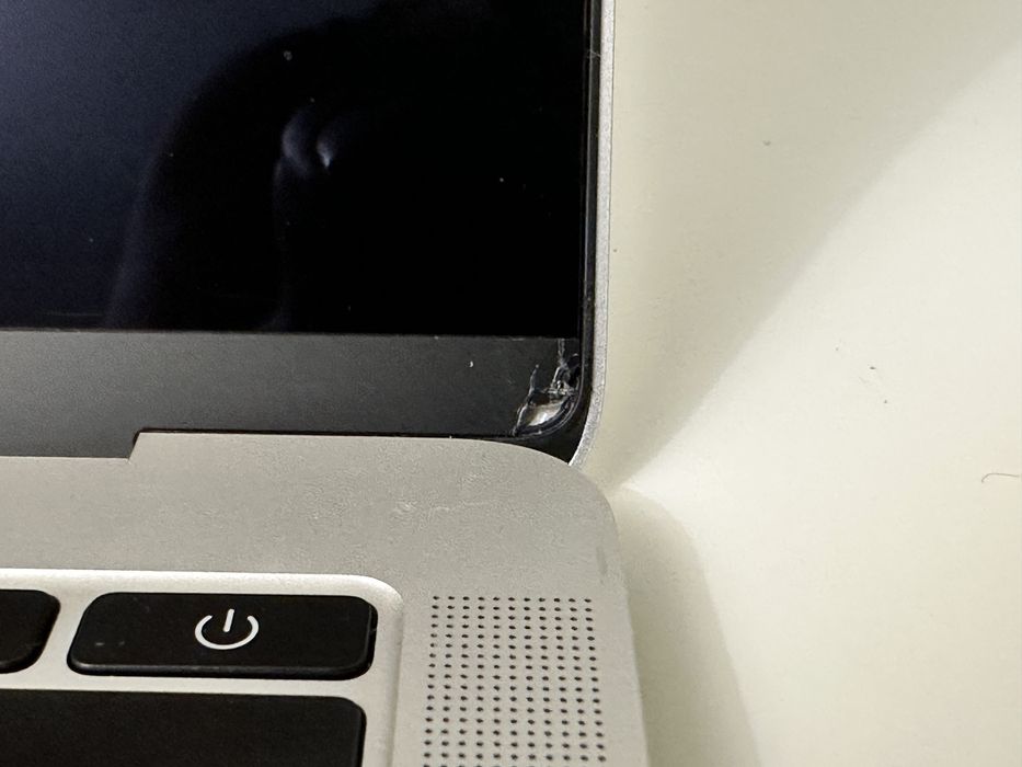 Macbook pro 2017 ( i5/8/256)
