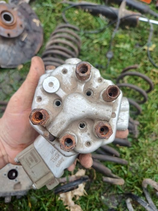 Розпрєділітєль топлива 124 мерседес